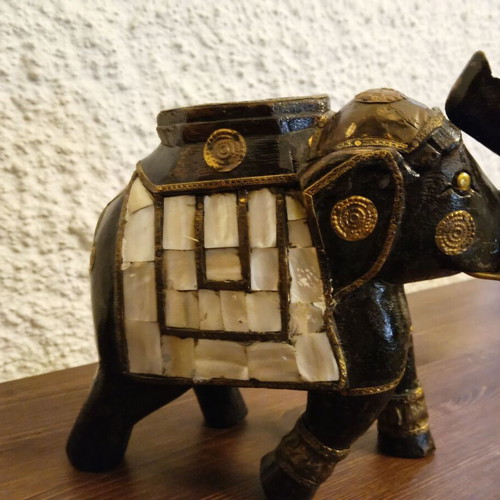 Set of 3 vintage handcrafted wooden elephant decorations with brass and mother-of-pearl inlay