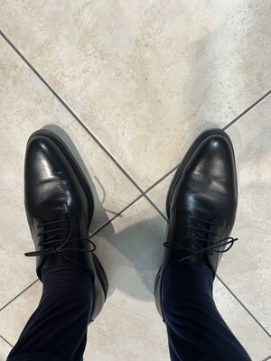Hugo Boss men's black leather shoes like new, size 44