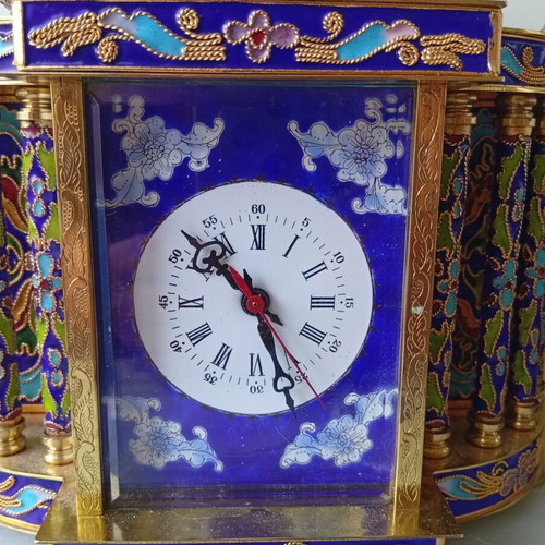Mechanical mantel table clock