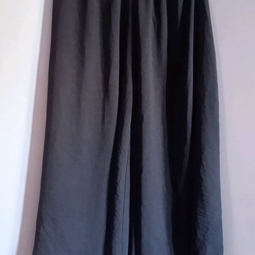 Women's cropped pants like new, black, comfortable fit