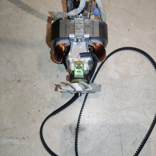 220V motor like new with built-in fan and rotation belt