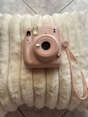 Instax Mini 11 used in perfect condition with batteries