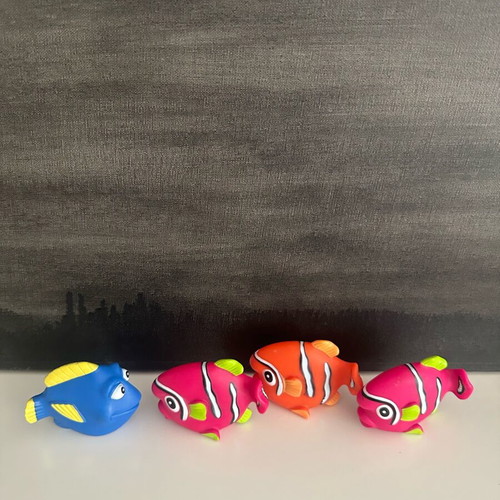 Finding Nemo style bath toys set like new, 4 colorful rubber fish