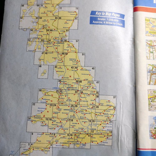 Great Britain Road Atlas A-Z with detailed maps 1:250000 in good condition
