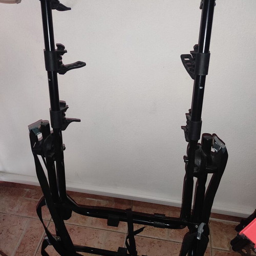Thule three-bike rack for car roof