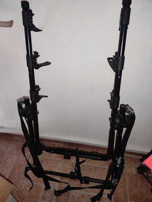 Thule three-bike rack for car roof