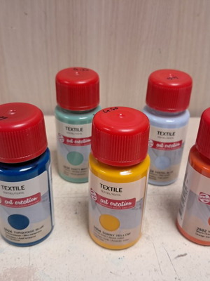 Χρώματα για ύφασμα Art Creation σετ 8 τεμαχίων με 1 λάκα καινούργιο