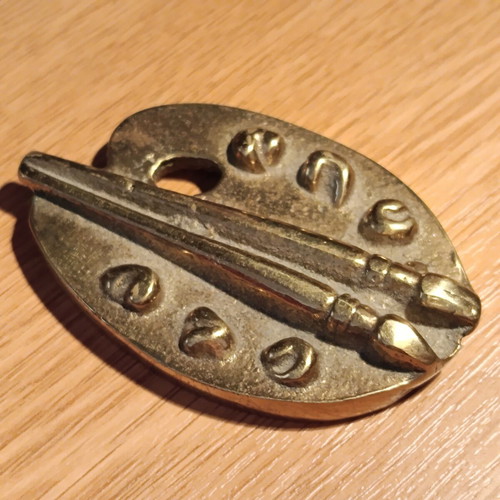 Brass paperweight with painting palette theme like new