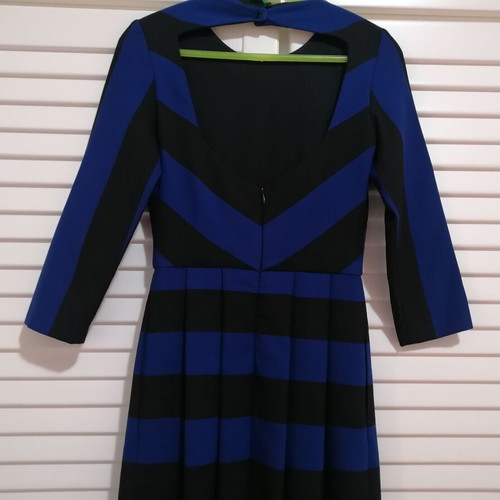 Two-tone dress like new, size XS, black