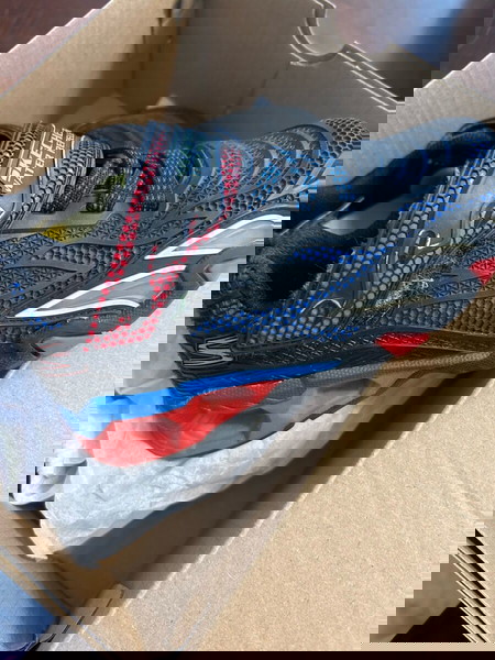 Sketchers Lights Sneakers 27.5