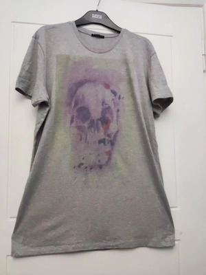 Ανδρικό γκρι t-shirt Sisley με skull XL σαν καινούργιο, βαμβάκι