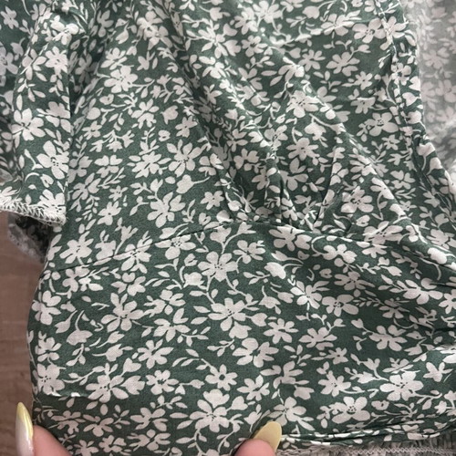 Floral crop top Shein like new, sage green with ruffle sleeves