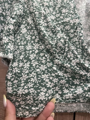 Floral crop top Shein like new, sage green with ruffle sleeves