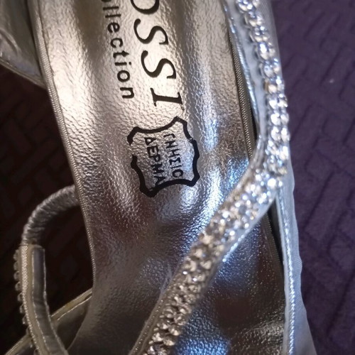 Leather silver pumps like new