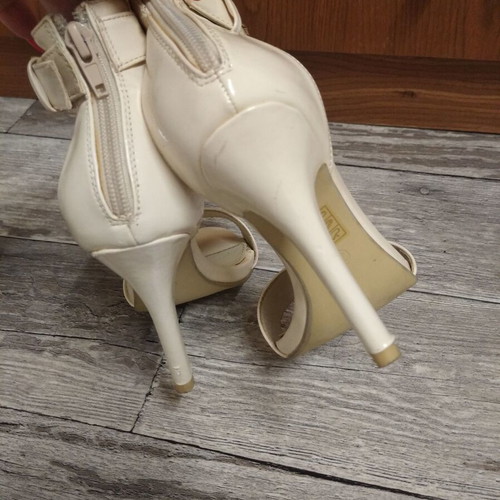 Women's high-heeled sandals used, beige and gold, size 36