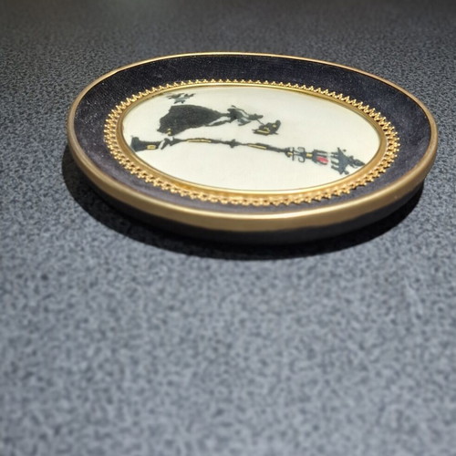 Oval embroidered wall frame Rococo silhouette, used