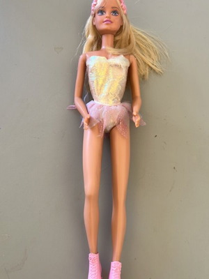 Hasbro Sindy Skater doll used, vintage