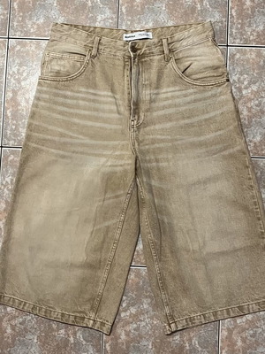Bershka beige shorts size 40