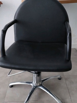 Nevas Italian heavy-duty salon chair new with hydraulic mechanism