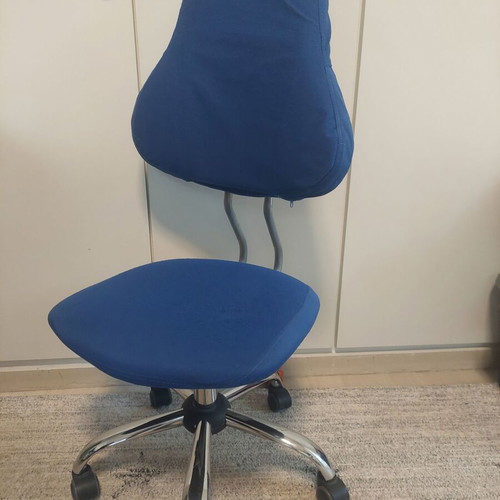 Children's office chair like new with frame