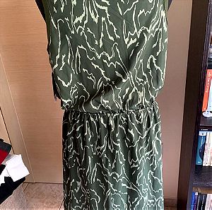 Καινούριο πράσινο αθλητικό φόρεμα, με ζώνη στη μέση για σούρωμα, extra large, μάκρος 95, μασχάλη 55, γοφοί 70, μόνο 15 ευρώ
