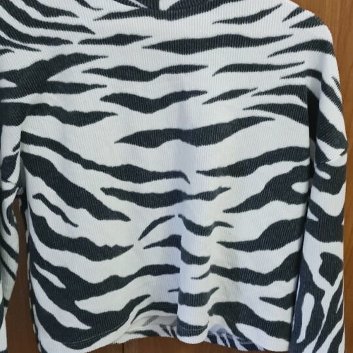 Soft long-sleeve shirt like new, size M
