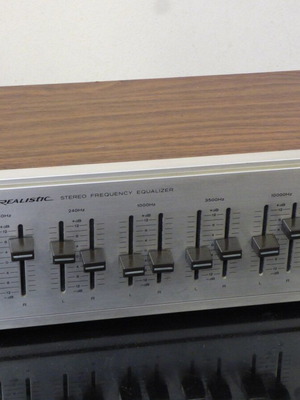 Vintage equalizer Realistic της δεκαετίας του '70, σε καλή κατάσταση