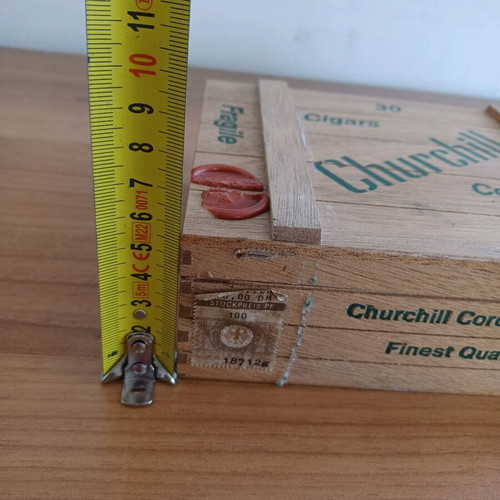 Churchill wooden cigar box used, collectible