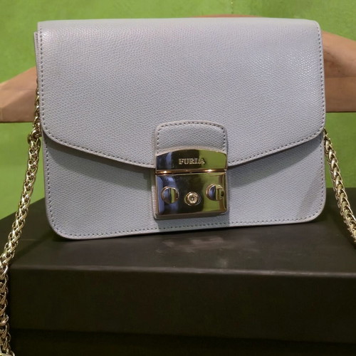 Furla Metropolis shoulder bag like new, blue turquoise leather