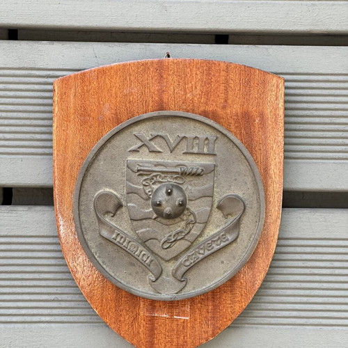 Vintage Wooden Shield of XVIII Infantry Regiment used, metal emblem 25 cm
