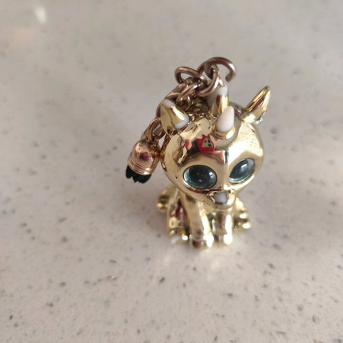 Keychain gold used with wear on the head