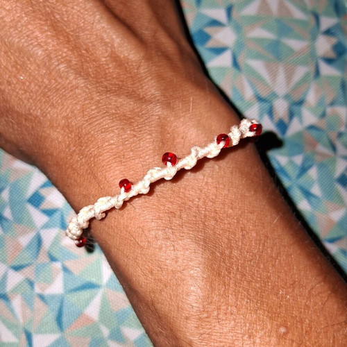 Macrame bracelet with decorative beads