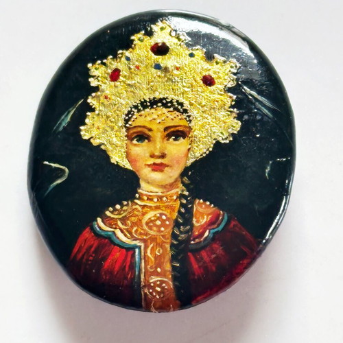 Retro Russian lacquered brooch hand-painted like new