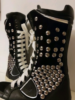 Μποτάκια metal look μεταχειρισμένα, νούμερο 29, μαύρα με κορδόνια και φερμουάρ