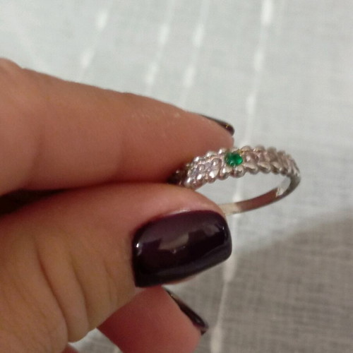 Silver 925 ring with green stone like new