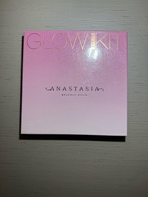 Anastasia Glow Kit Sugar highlighter like new