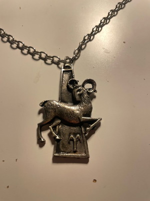 Vintage men's Aries zodiac necklace made of tin alloy 1970 like new
