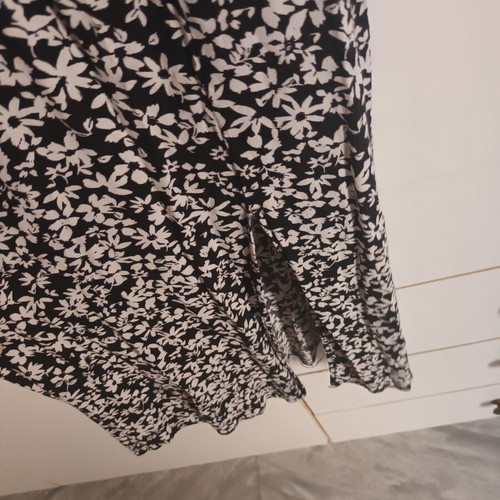 Midi floral dress, black and white, with side zipper and adjustable straps
