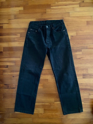 Levi’s τζιν μαύρο vintage μεταχειρισμένο, μέγεθος 31/34 με μπαλώματα