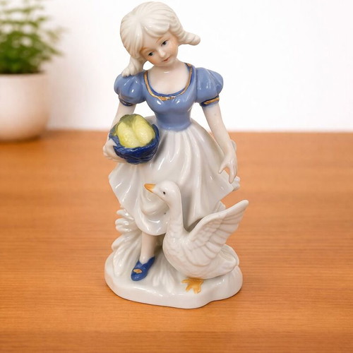 Vintage decorative figurine little villager girl 16 cm like new