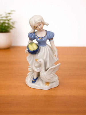 Vintage decorative figurine little villager girl 16 cm like new