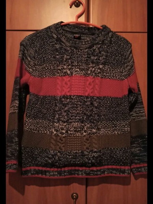 Funky wool sweater for boys size 8 like new, gray and red