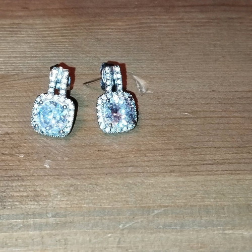 Earrings sparkling, like new, unworn
