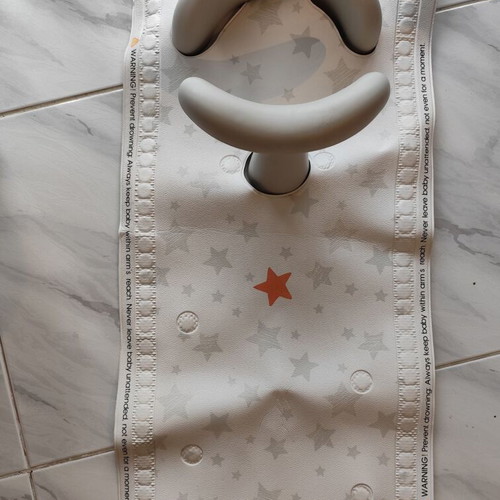 Baby bath seat like new with play mat Mothercare