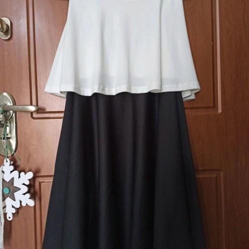 Body Plus black and white set: crop top and pleated skirt, size S