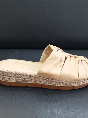Leather platform sandals size 37, beige
