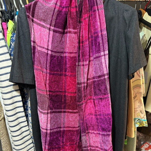 Pagoni velvet pink scarf new length 1.60m