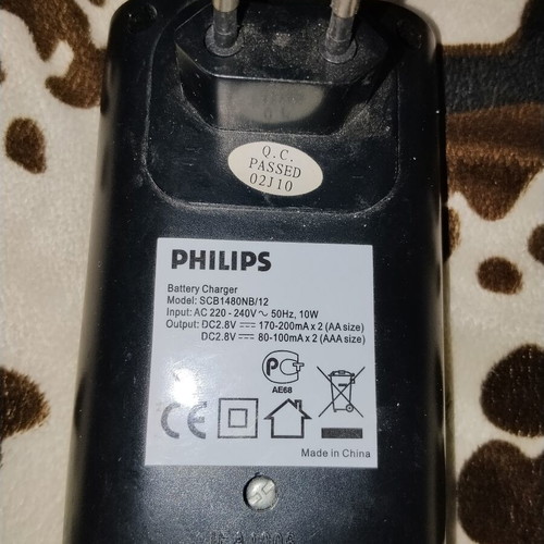 Philips SCB1480NB/12 universal battery charger