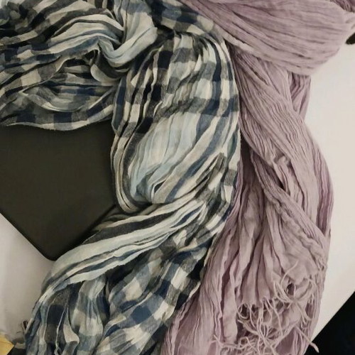 Set of 2 scarves like new, multicolored