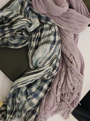 Set of 2 scarves like new, multicolored